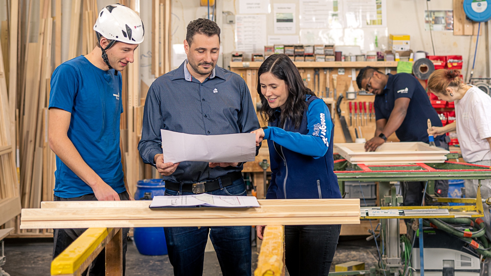 modernes Wenger Fenster in Betonwand